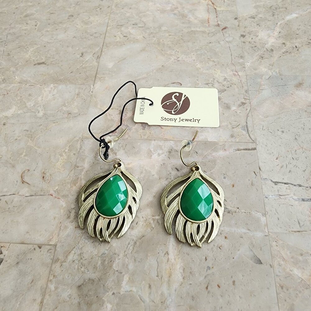 Stony Drop Leaf Motif Fashion Earrings